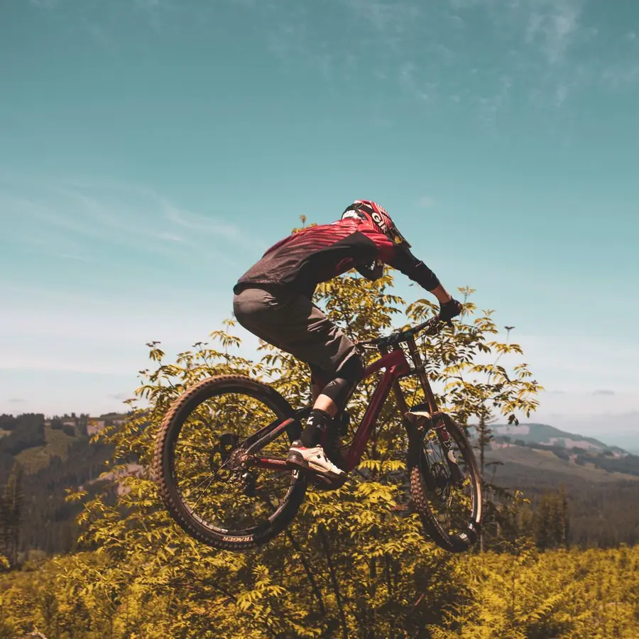 Casco ventilado ajustable